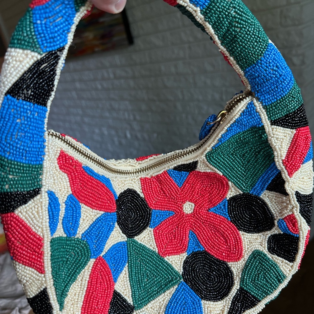 Vibrant Beaded Shoulder Bag with Floral Design